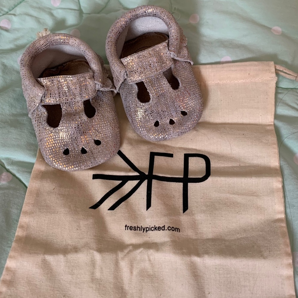 Freshly Picked moccasins silver snakeskin size 1